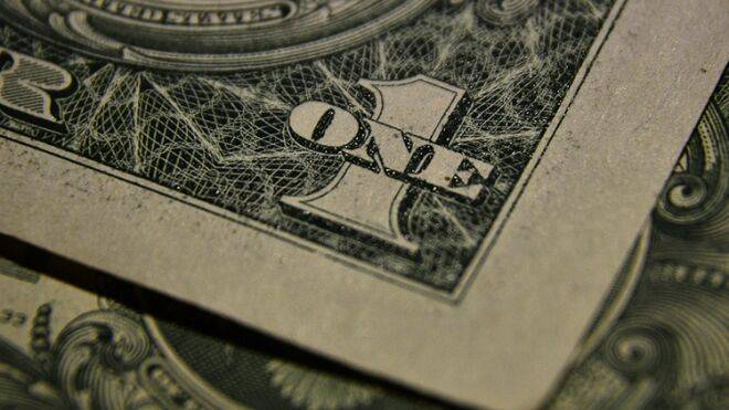 Курсы доллара и евро растут на открытии торгов Мосбиржи