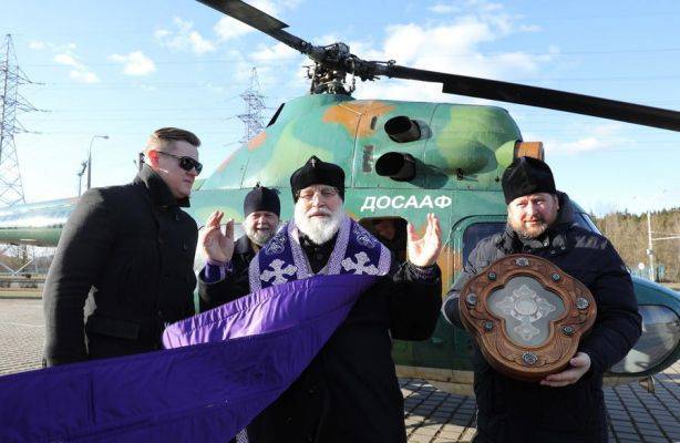 Глава Белорусской православной церкви окропил Минск с вертолета