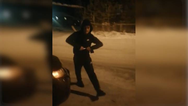 Якутский водитель избил свою жену и бросился в ножом на прохожего. Видео