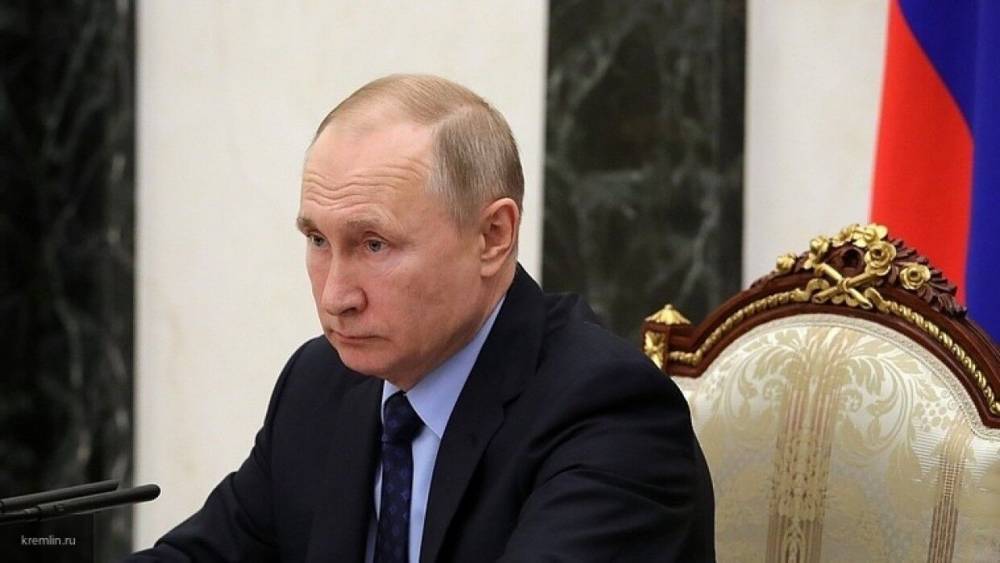 Президент РФ не станет работать дистанционно из-за COVID-19