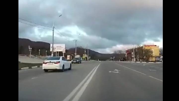 "Он ускоряется": в Геленджике водитель умер за рулем и угодил в ДТП. Видео