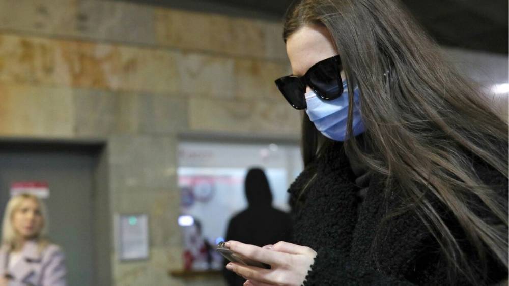Россиян, контактировавших с больными COVID-19, будут отслеживать по мобильным телефонам