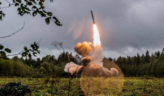 «Искандеры» отрабатывают массированные ракетные удары из Калининграда