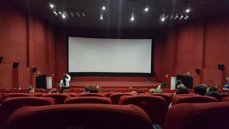 Кинокритик: "При эпидемии кинотеатрам выгоднее закрыться, чем ограничивать продажи"