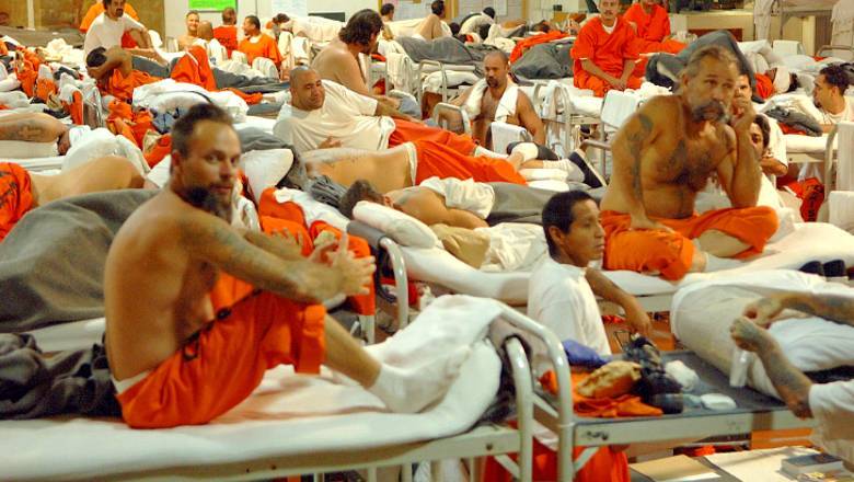 В США из-за коронавируса начали освобождать заключенных