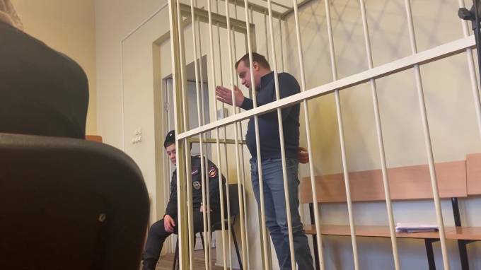 Странное дело Караваевых: депутату областного ЗакСа ограничили срок ознакомления с делом