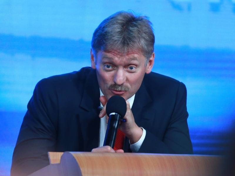 Песков: запрет Собянина могут распространить на сотрудников АП, но не на Путина