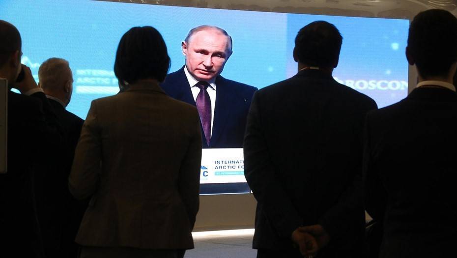"Президент работает". Песков ответил на вопрос о самоизоляции Путина