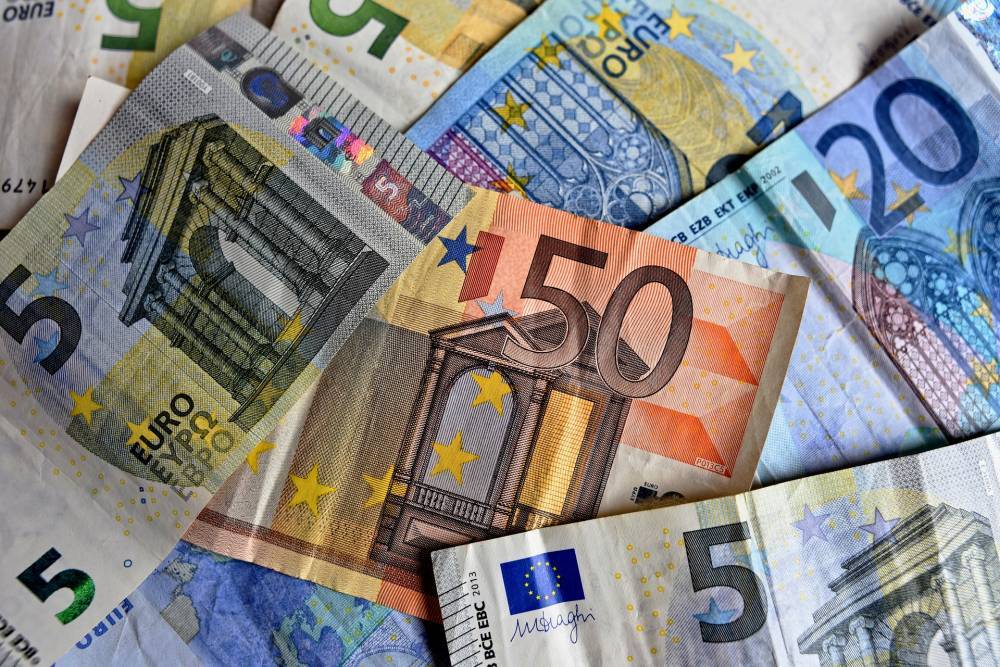 Курс евро упал ниже отметки в 86 рублей