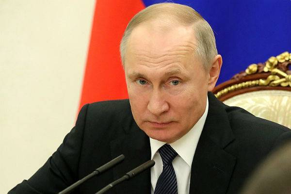Призыв к москвичам сидеть дома Путина не касается, заявили в Кремле