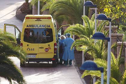 Пациенты с коронавирусом заполнили коридоры больниц в Испании