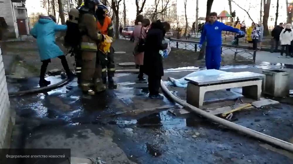 Житель Петербурга погиб при пожаре в жилом доме в Кировском районе
