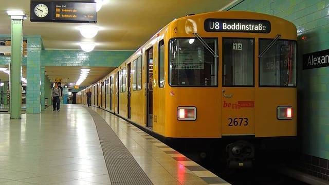 В Мюнхене мужчина заявил, что болен коронавирусом и облизал автоматы и поручни в метро - Cursorinfo: главные новости Израиля