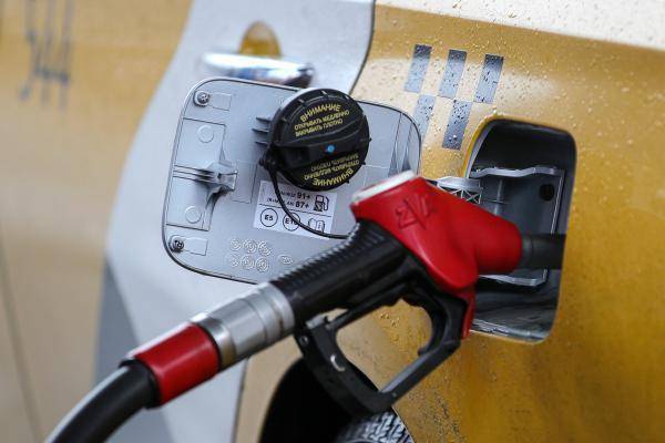 В Госдуме назвали спекуляцией предупреждение о росте цен на бензин