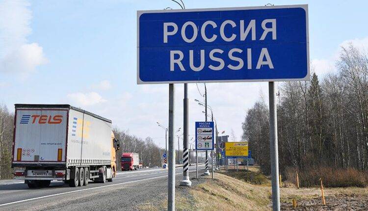 В ФТС рассказали о порядке пропуска транспорта через границы России
