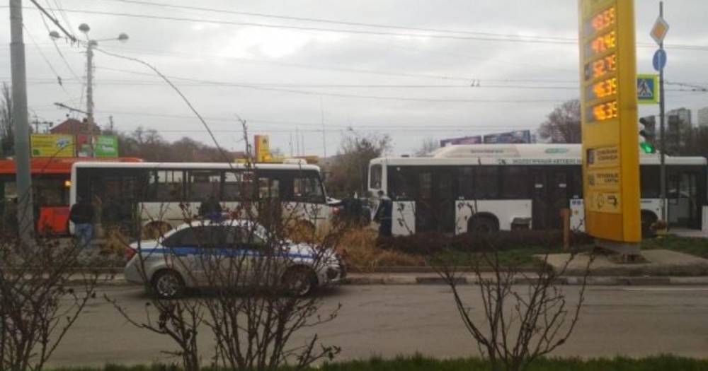 В ДТП с автобусом и маршруткой в Ростове-на-Дону пострадали 13 человек
