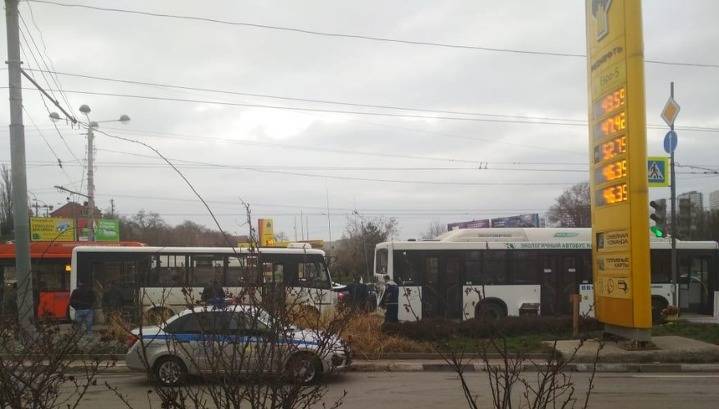 В результате ДТП с двумя автобусами пострадали 13 человек