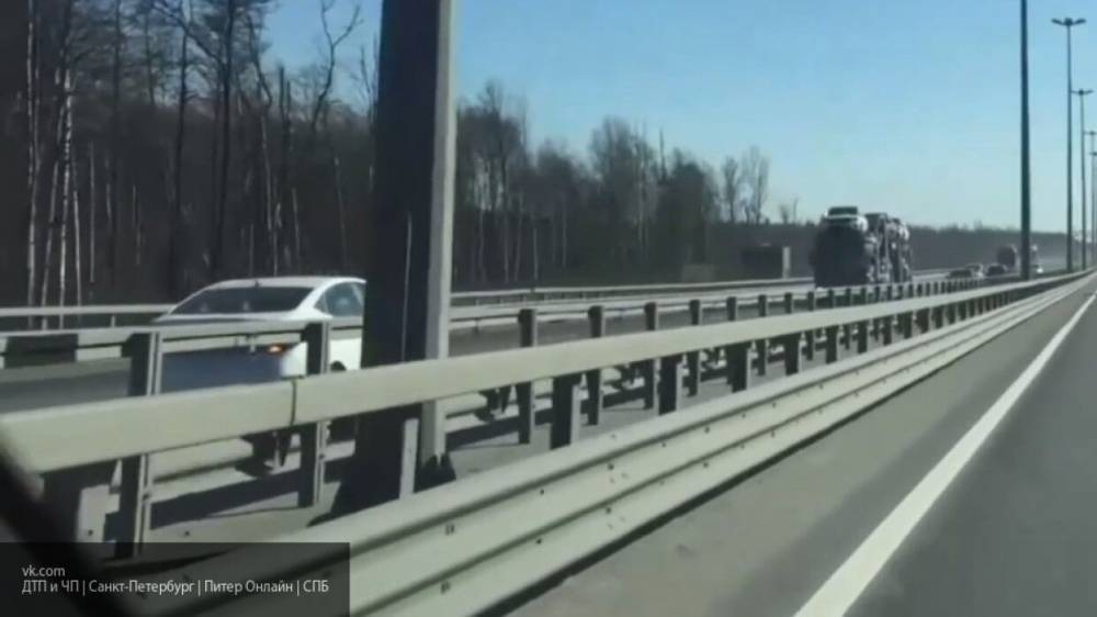 Автомобилист ехал по встречной полосе петербургской ЗСД, игнорируя поток машин