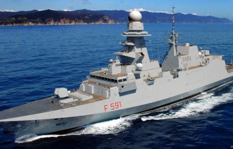 Боевые корабли Италии и Канады потревожили Черноморский флот