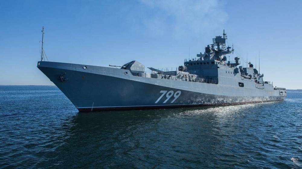 ВМФ России продолжает наблюдение за фрегатами Италии и Канады в Черном море
