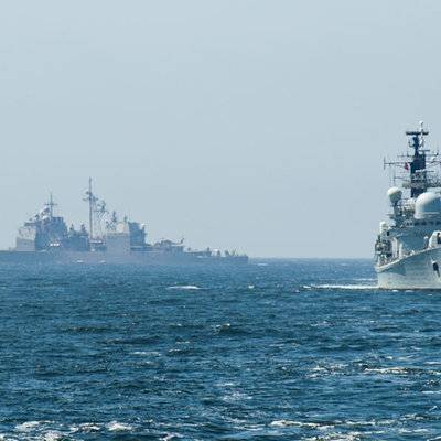 ВМФ России следит за фрегатами Италии и Канады в Черном море