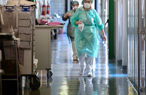 СМИ: ТЦ в Мадриде используют в качестве морга для хранения тел умерших от коронавируса
