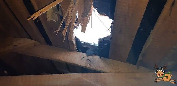 В Тарко-Сале водонагреватель взорвался, пробил крышу и долетел до военкомата