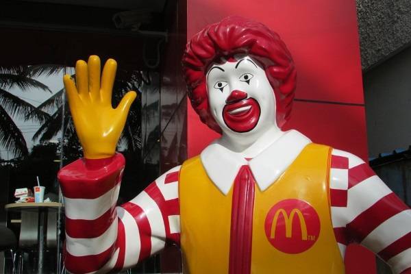 McDonald's назвал варианты работы при усилении мер борьбы с коронавирусом в РФ - abnews.ru - Россия