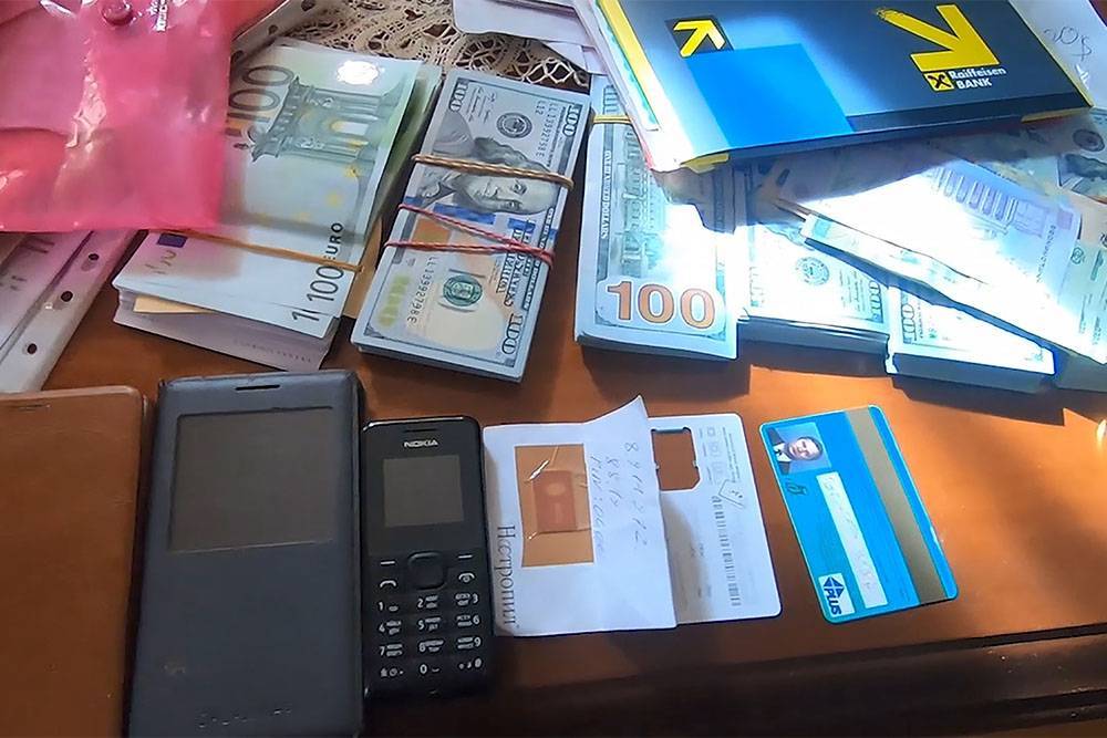 ФСБ сообщила о задержании группировки хакеров, которые торговали кредитными картами