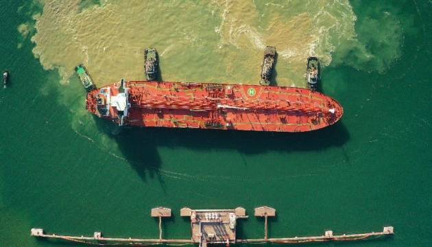 Очередной танкер с азербайджанской нефтью для Белоруссии прибыл в Одессу