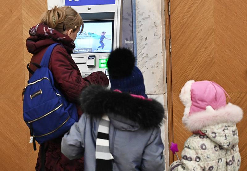 Выдачу денег в банкоматах могут ограничить из-за коронавируса