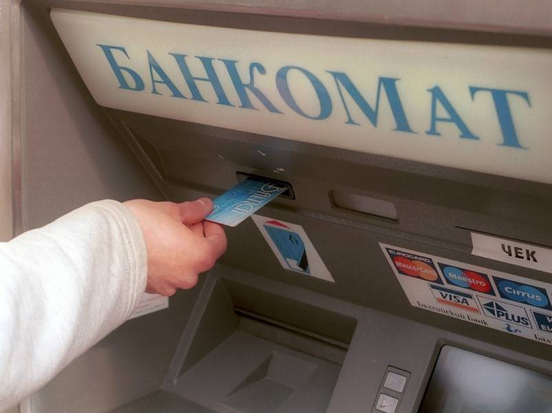 ЦБ предложил ограничить выдачу наличных банкоматами для профилактики COVID