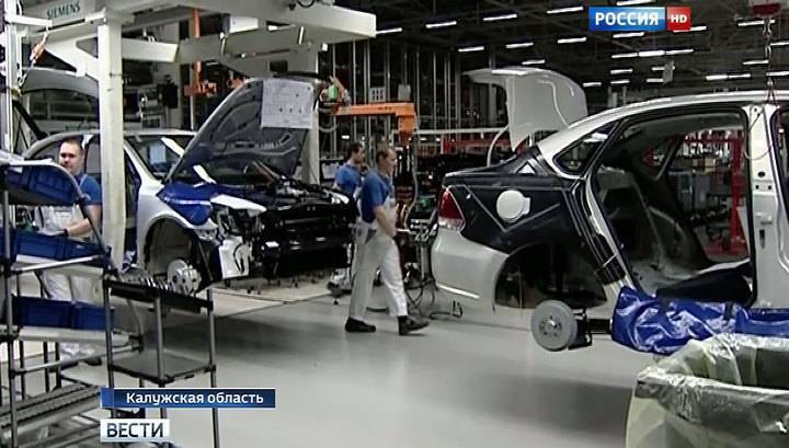 Volkswagen приостанавливает производство в России