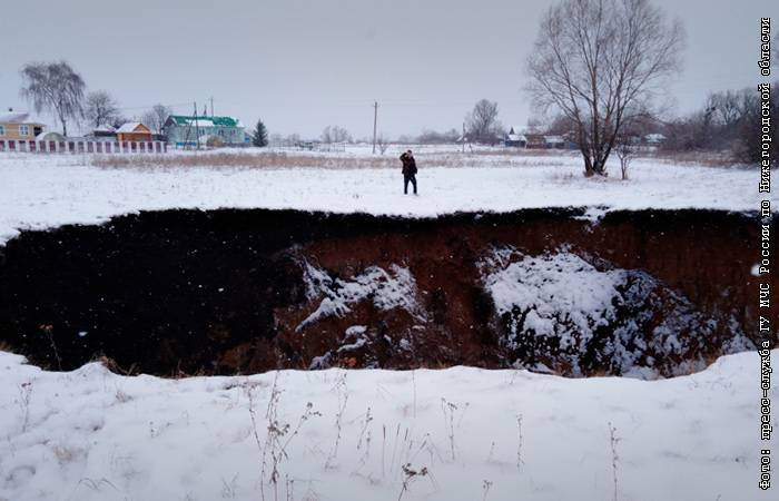Карстовый провал глубиной 10 метров образовался в нижегородском селе