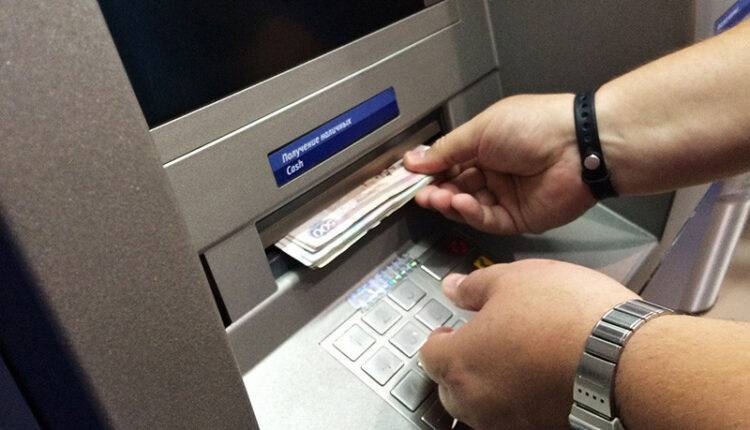 Центробанк рекомендовал ограничить выдачу наличных денег в банкоматах из-за коронавируса