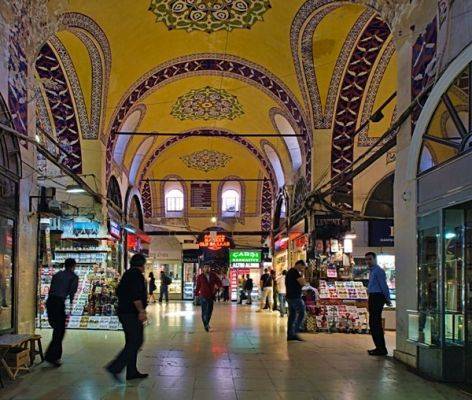 В Стамбуле закрыли Гранд-Базар: эпидемия Covid-19 отпугивает посетителей