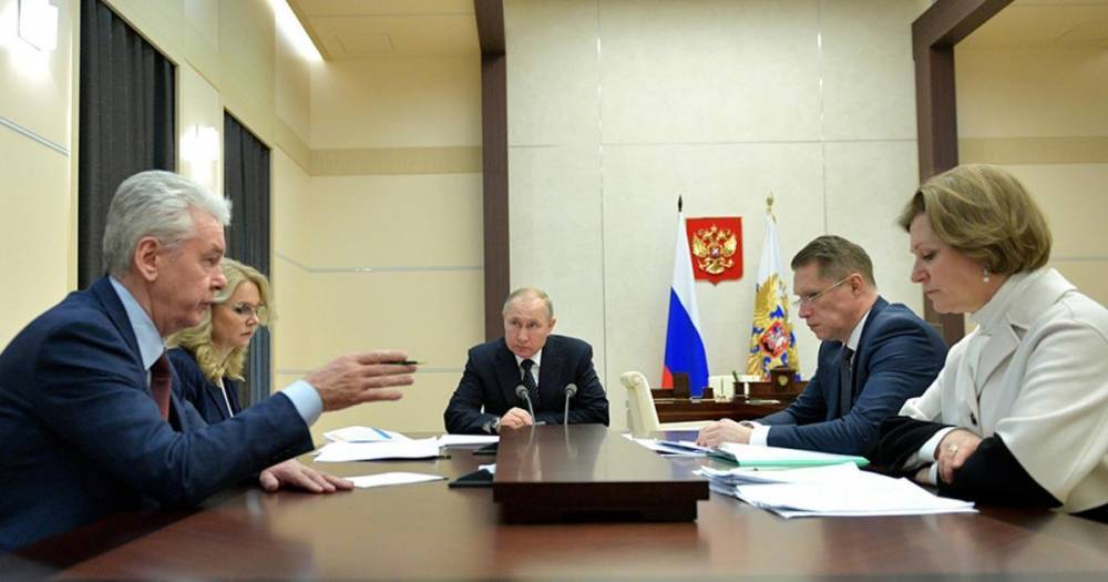 Путин обсудит с кабмином меры для локализации распространения Covid-19