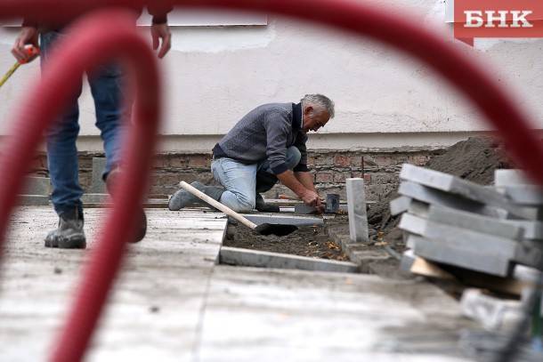 Уличным работникам Сыктывкара купят средства от загара и увлажняющие кремы