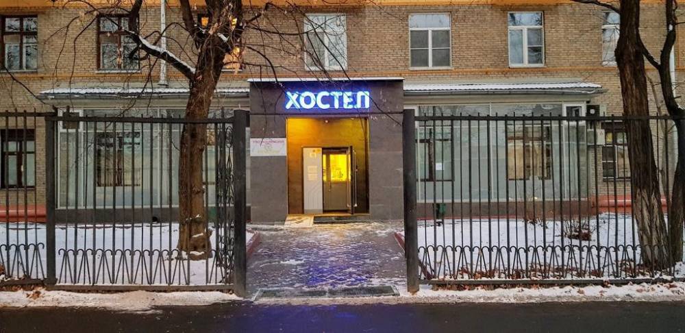 «Друг друга переубивают»: Около 100 человек оказались заперты в московском хостеле из-за карантина - readovka.news
