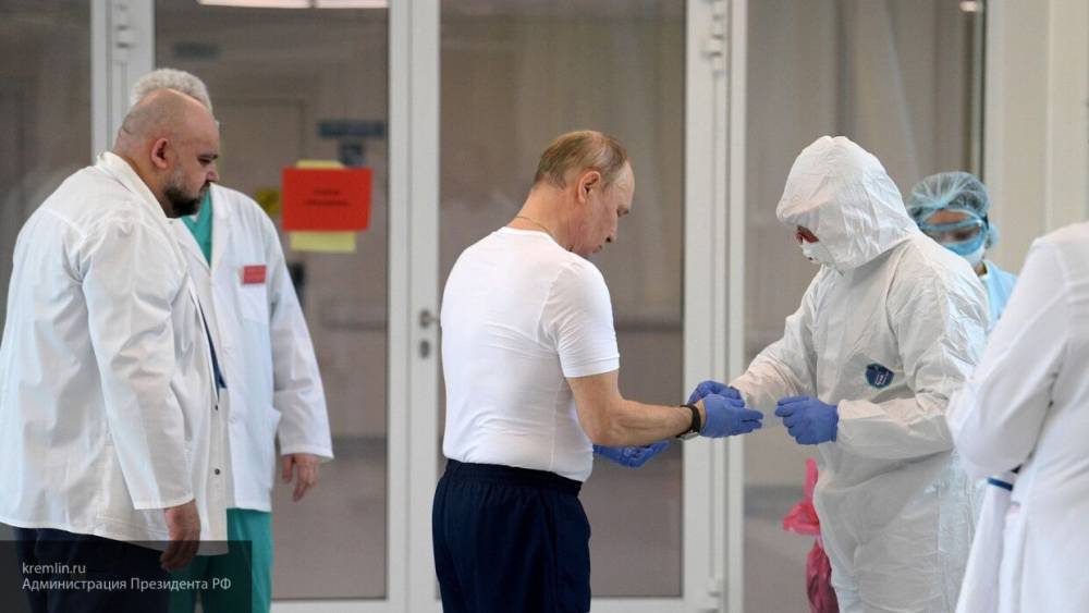 Путин посетил Коммунарку для осмотра мест содержания инфицированных короновирусом россиян