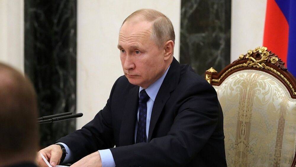 Путин предложил кабмину обсудить меры борьбы с коронавирусом
