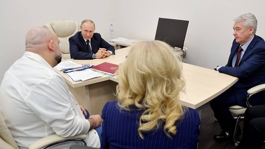 Главврач рассказал Путину о двух сценариях распространения коронавируса в России