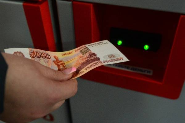 ЦБ рекомендовал ограничить выдачу наличных в банкоматах