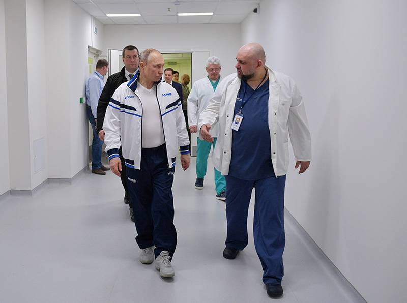 Появилось видео общения Путина с пациентами в Коммунарке
