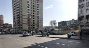 Карантинные меры привели к уменьшению людей и транспорта на улицах Баку