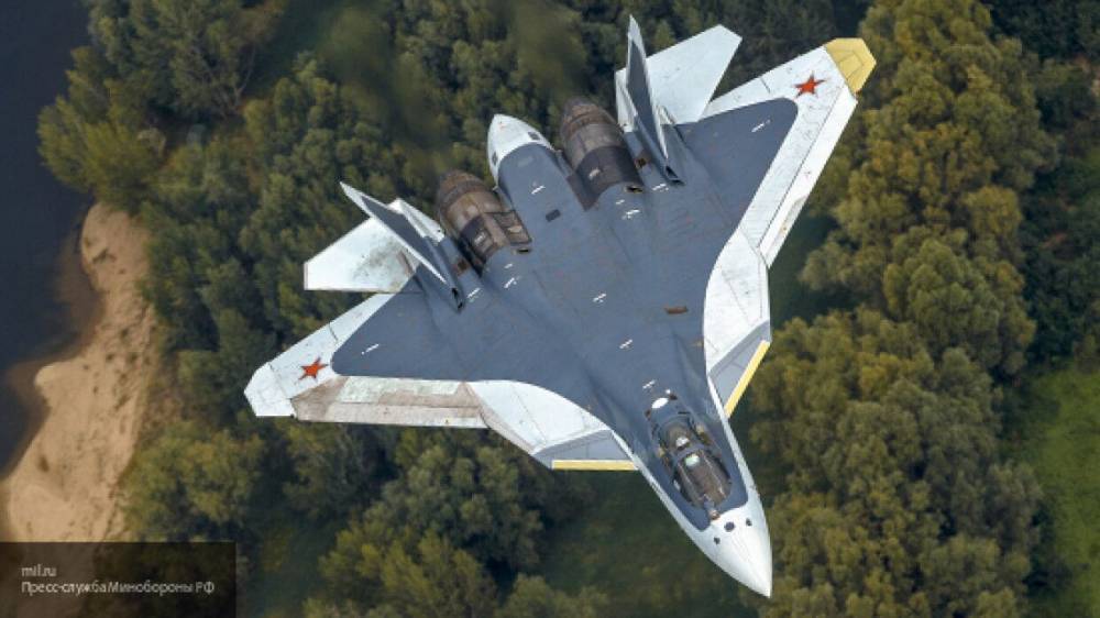 Полеты истребителей пятого поколения Су-57 сняли на видео