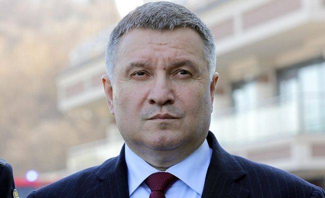 Аваков выступил против введения чрезвычайного положения на Украине