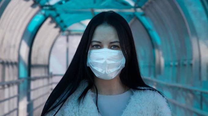 В Петербурге онкобольных заставили стоять на улице из-за пандемии коронавируса