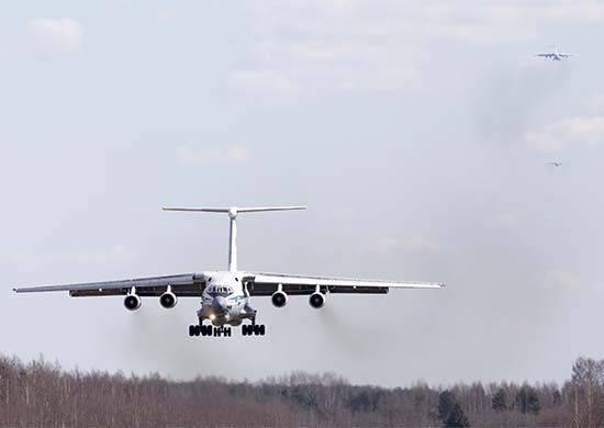 Пятнадцатый Ил-76 ВКС России доставил в Италию помощь для борьбы с Covid-19