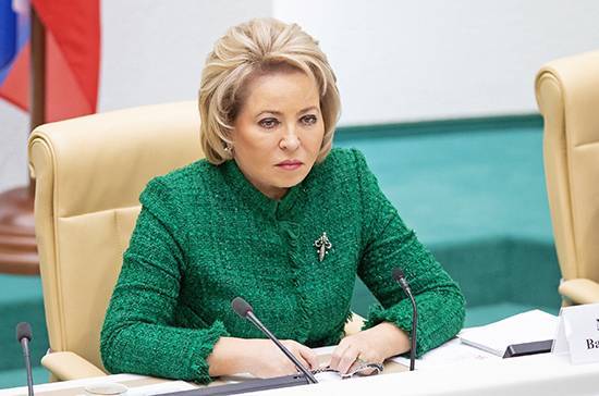 Матвиенко проинформировала президента о дефиците масок и дезинфицирующих средств